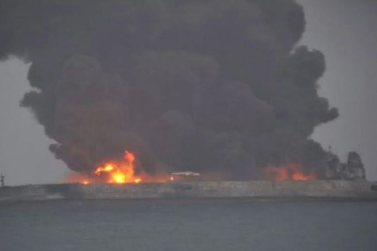 Tanker Minyak Iran Tabrakan Dengan Kapal China