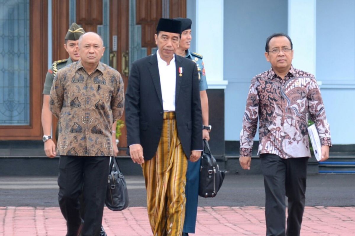 Ribuan santri sambut kehadiran Presiden Jokowi di Pekalongan