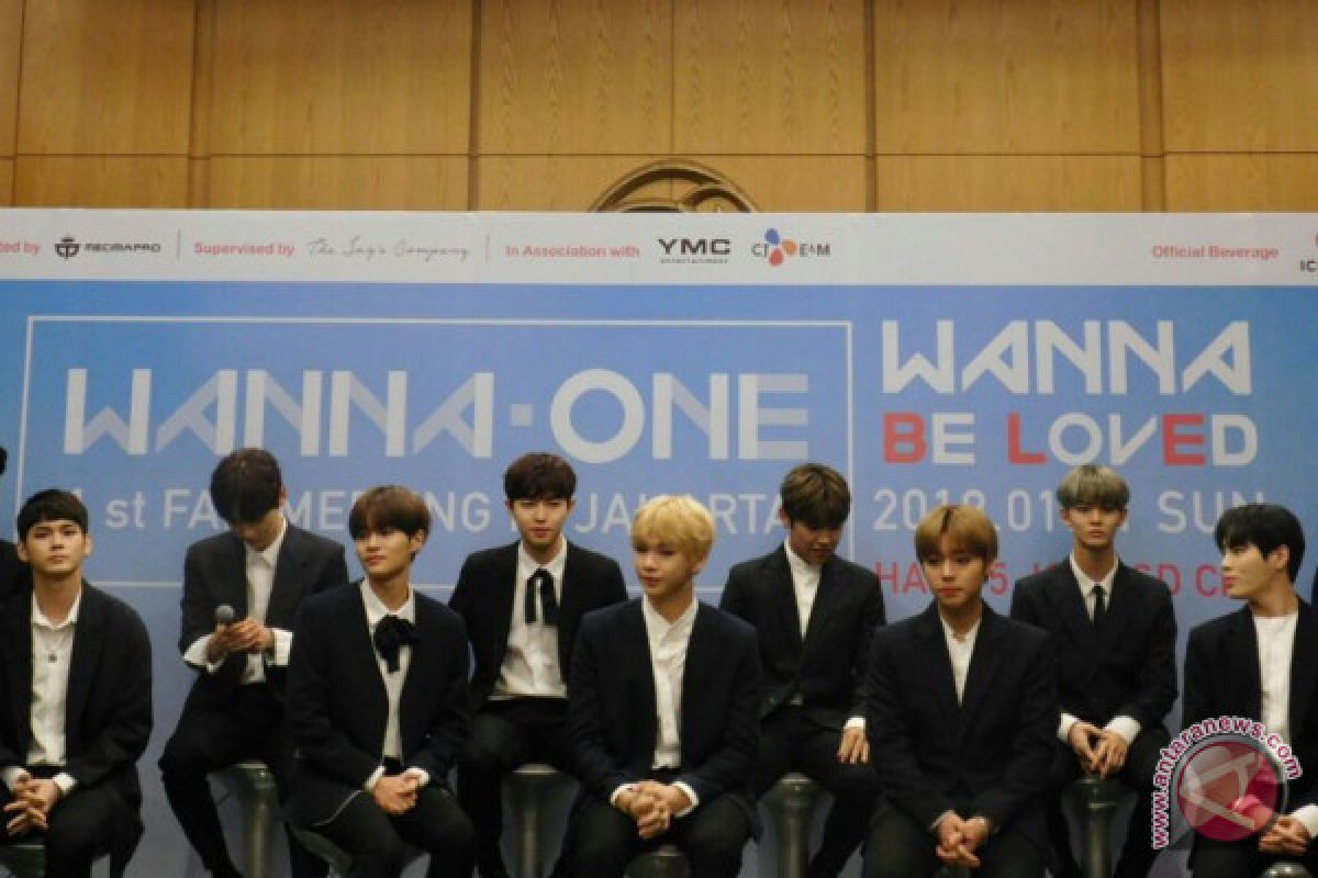 Wanna One terkesan dapat sambutan hangat penggemar di Indonesia