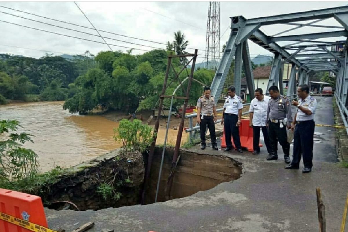 Hujan Picu Sejumlah Kerusakan Infrastruktur di Pacitan