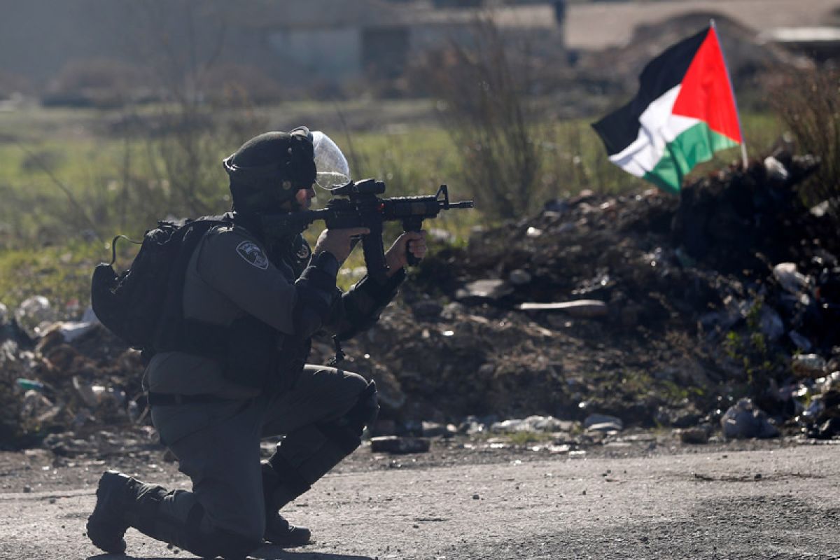 Tentara Israel menembak orang Palestina di Tepi Barat