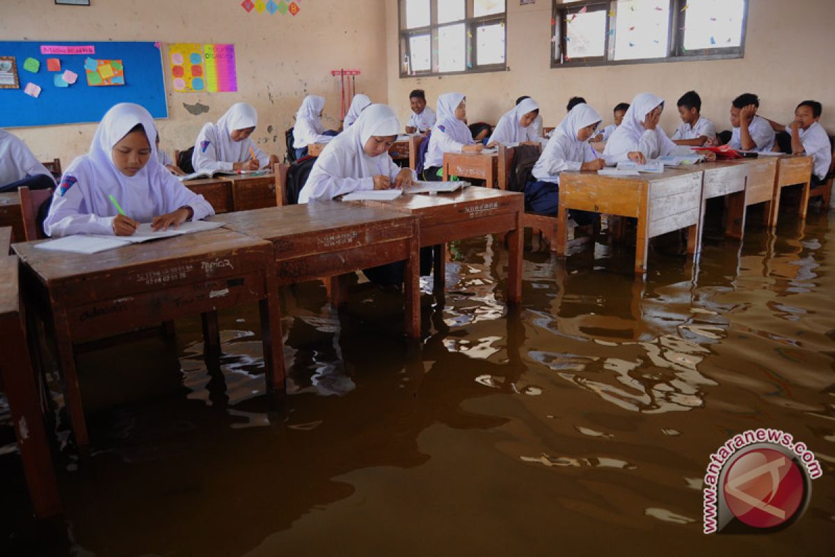 Tanggul sungai Pekalongan jebol rendam ratusan rumah