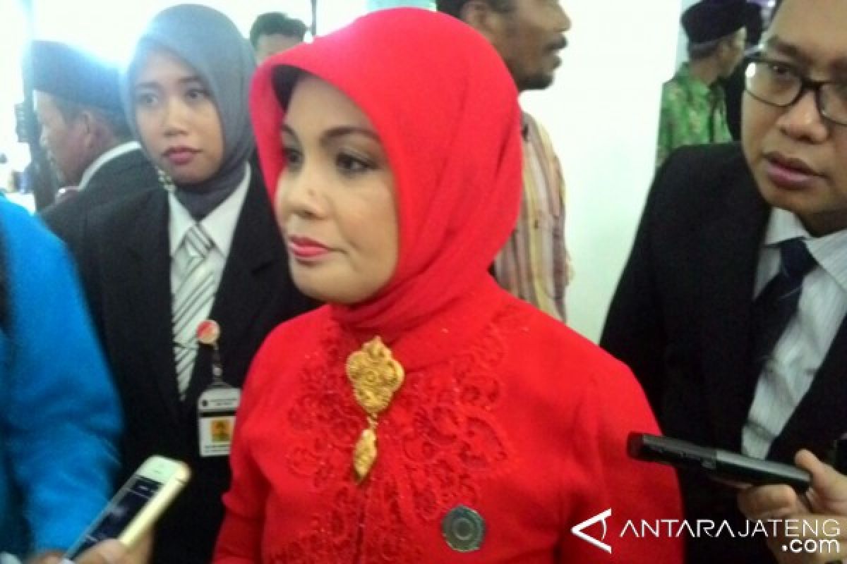 Siti Atikoh dilarang dampingi Ganjar kampanye