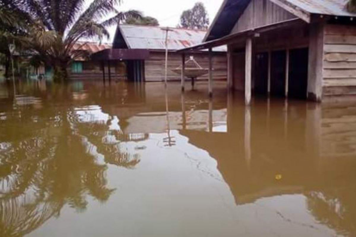 Banjir Luapan Sungai Landa Lima Kecamatan