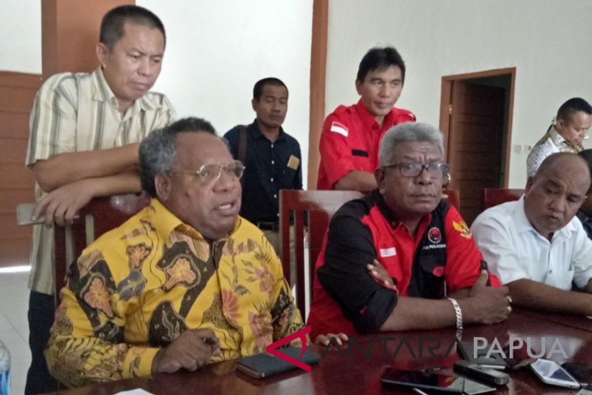 Bupati Mimika bantah gunakan ijazah palsu