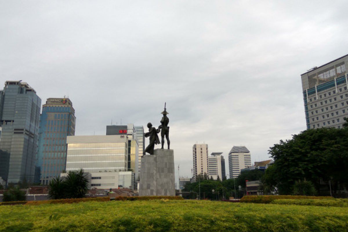 Jabodetabek berawan, sebagian hujan