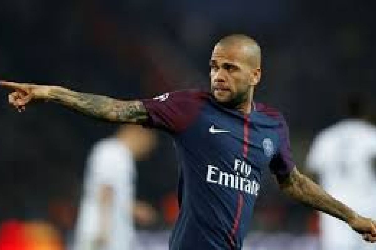 Dani Alves diskor tiga pertandingan