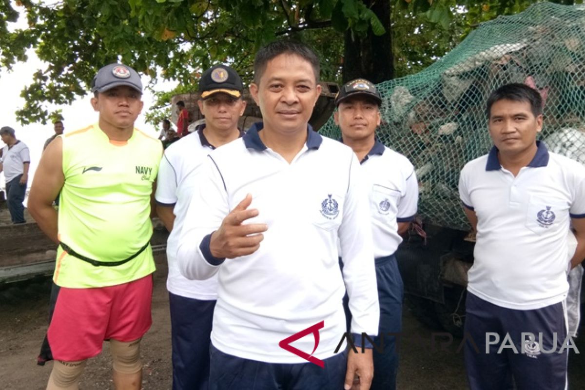 Danlantamal Jayapura pimpin aksi bersih-bersih Pantai Hamadi