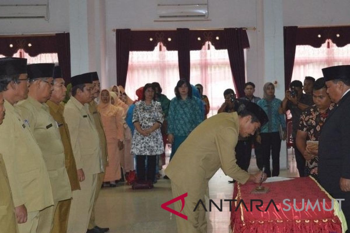 Walikota Sibolga Lantik 148 Pejabat Baru