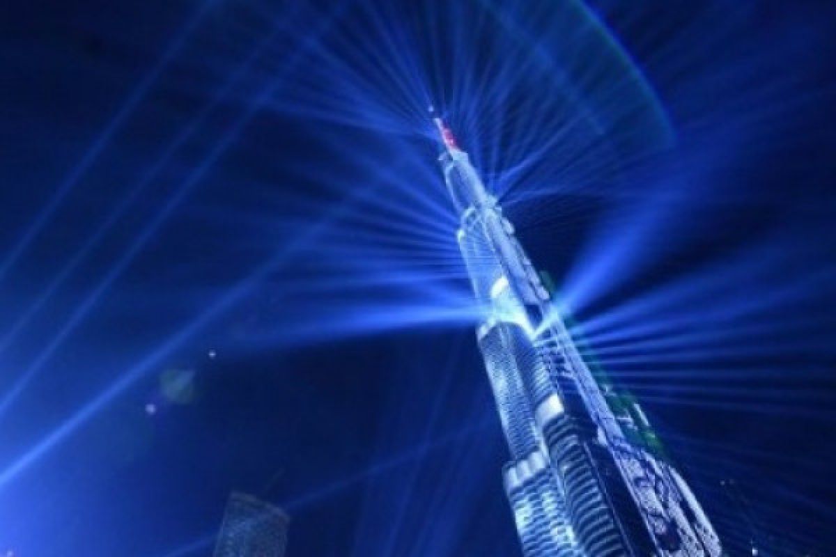 Lampu-lampu di gedung tertinggi Dubai, Burj Khalifa "dijual" untuk beli makanan warga miskin