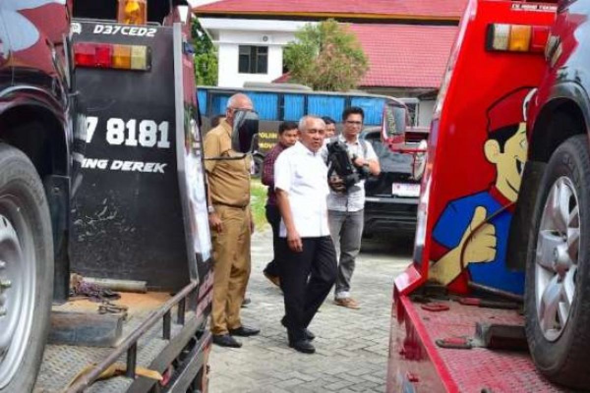 Gubernur Riau Hibahkan Mobil untuk Pratek Otomotif 4 SMK ini