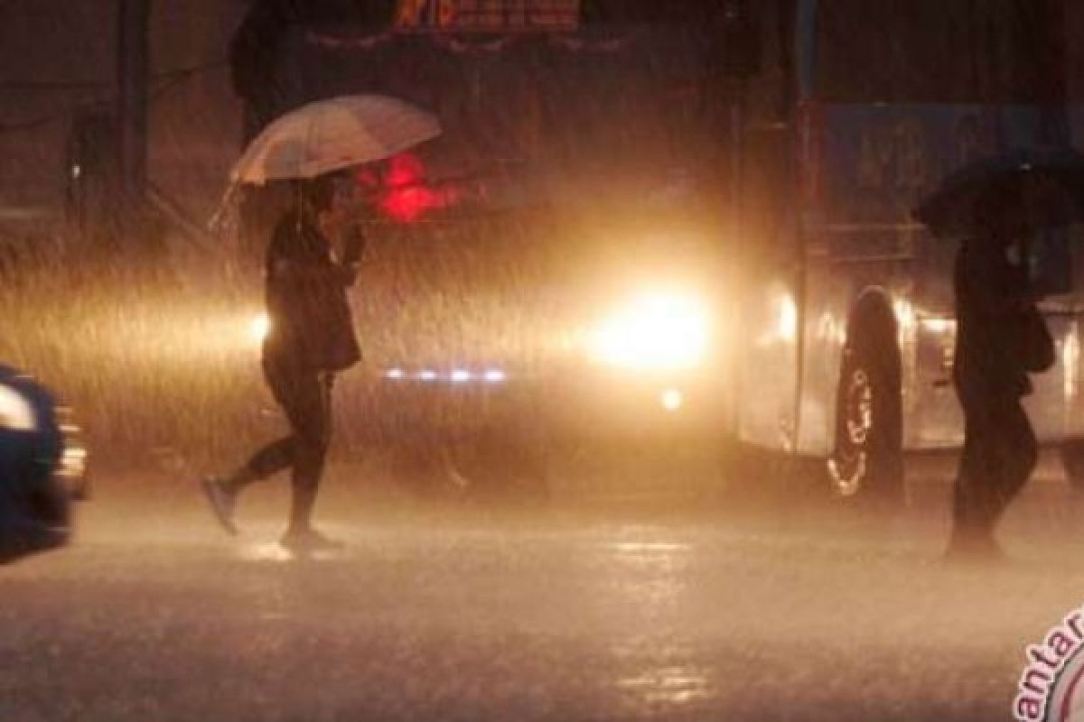 Hujan Deras Saat Pergantian Tahun, Sejumlah Pedagang Di Pekanbaru Merugi