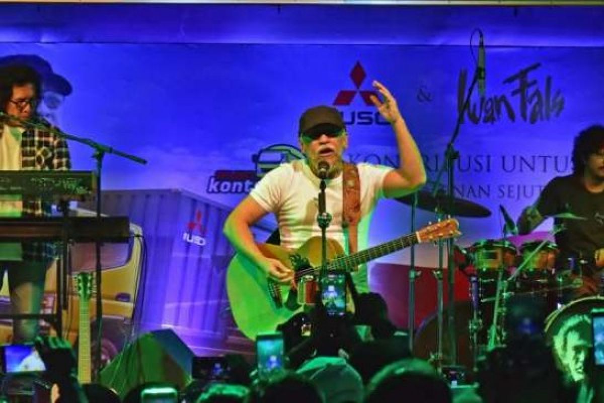 Ini Cerita Iwan Fals Konser ke Pekanbaru Menempuh Jalan Darat