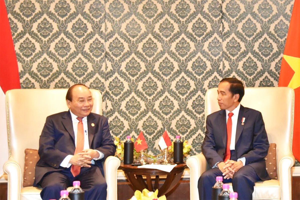 President Joko Widodo holds bilateral meeting with Vietnamese PM
