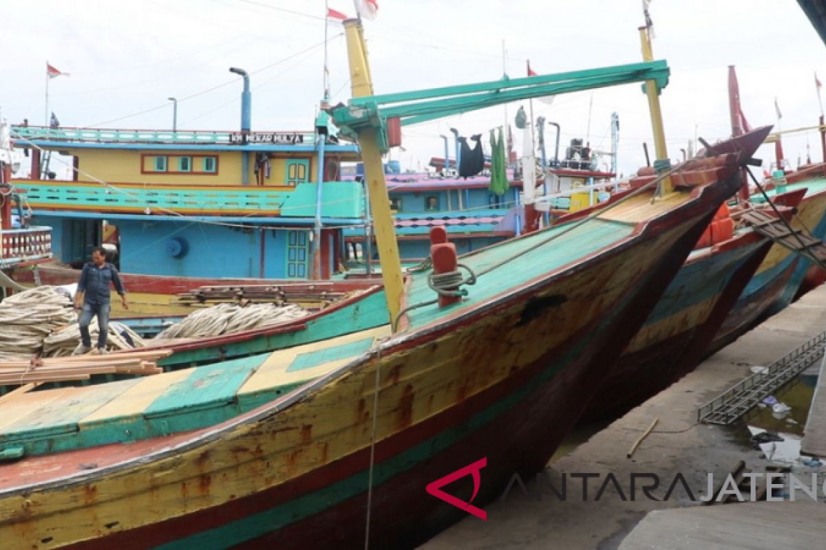 Nelayan Pati menunggu petunjuk teknis pengurusan cantrang