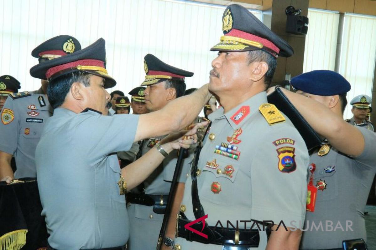 Kapolda Irjen Pol Fakhrizal lantik Brigjen Damisnur sebagai wakapolda Sumbar