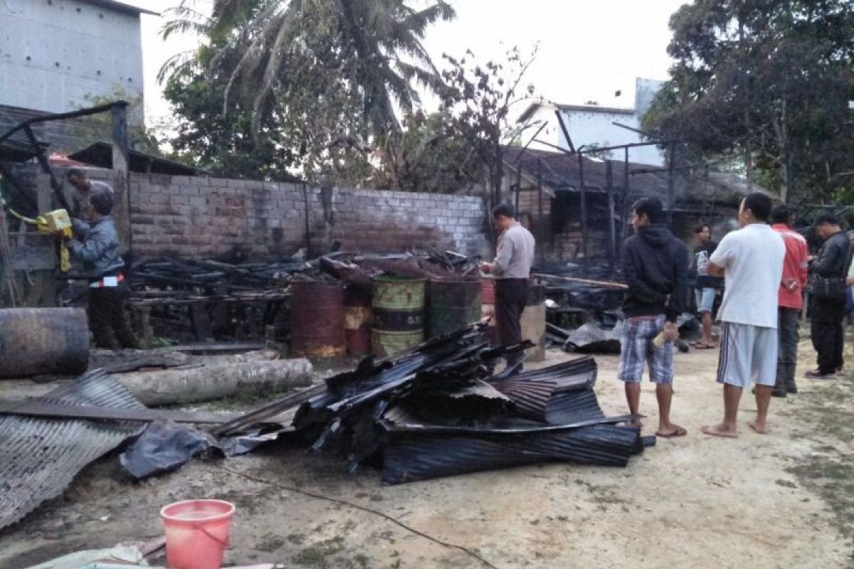 Dua Rumah di Teweh Baru Ludes Terbakar