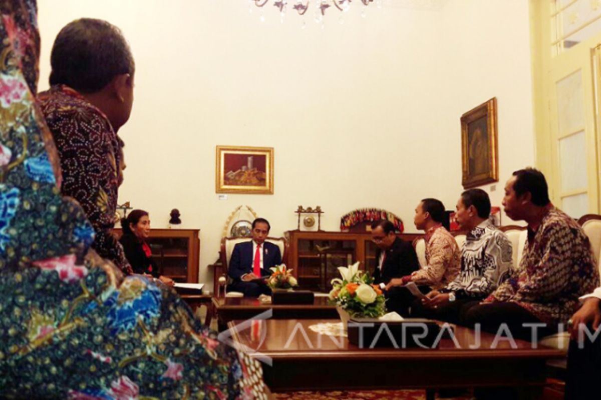 di Istana Jokowi Terima Nelayan Cantrang (video)