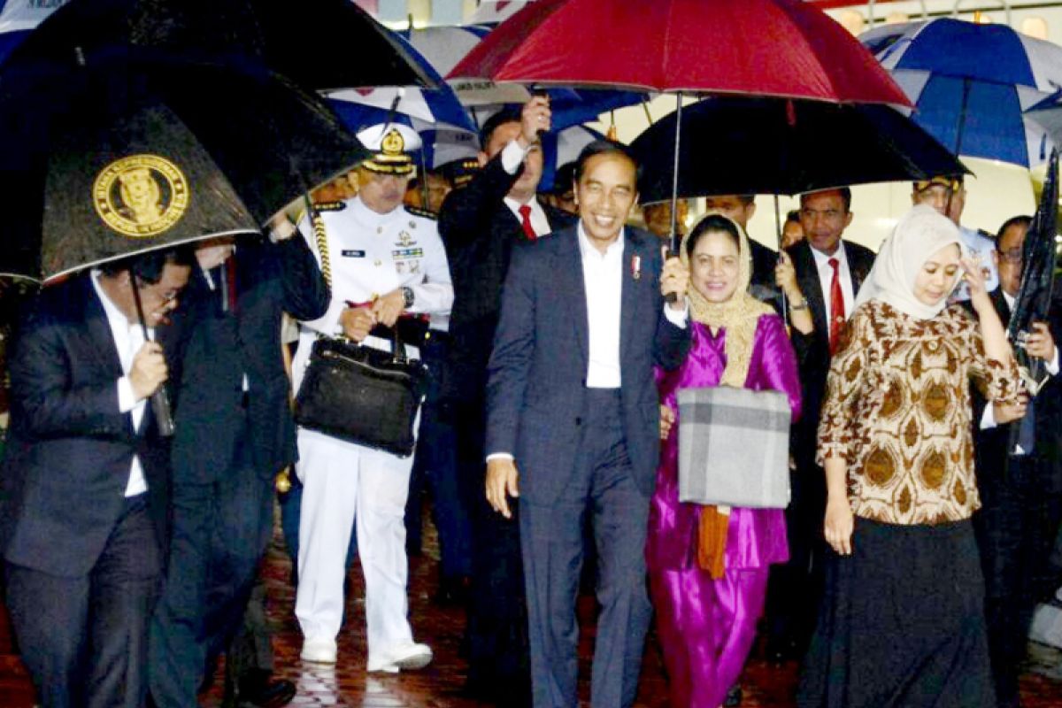 Presiden dan Ibu Iriana Jokowi Tiba di Tanah Air