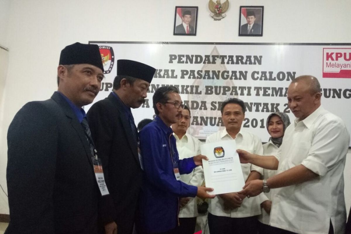 Hari terakhir, dua pasangan daftar di KPU Temanggung