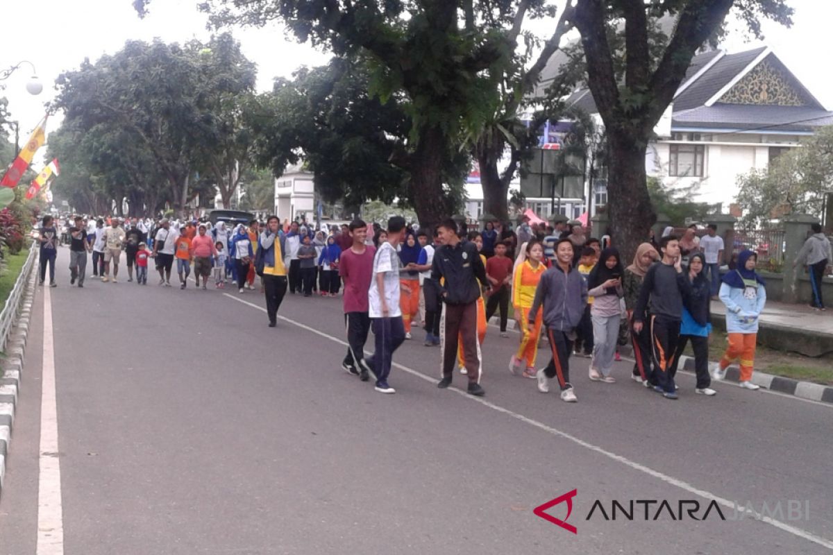 Gerak jalan ajang interaksi remaja