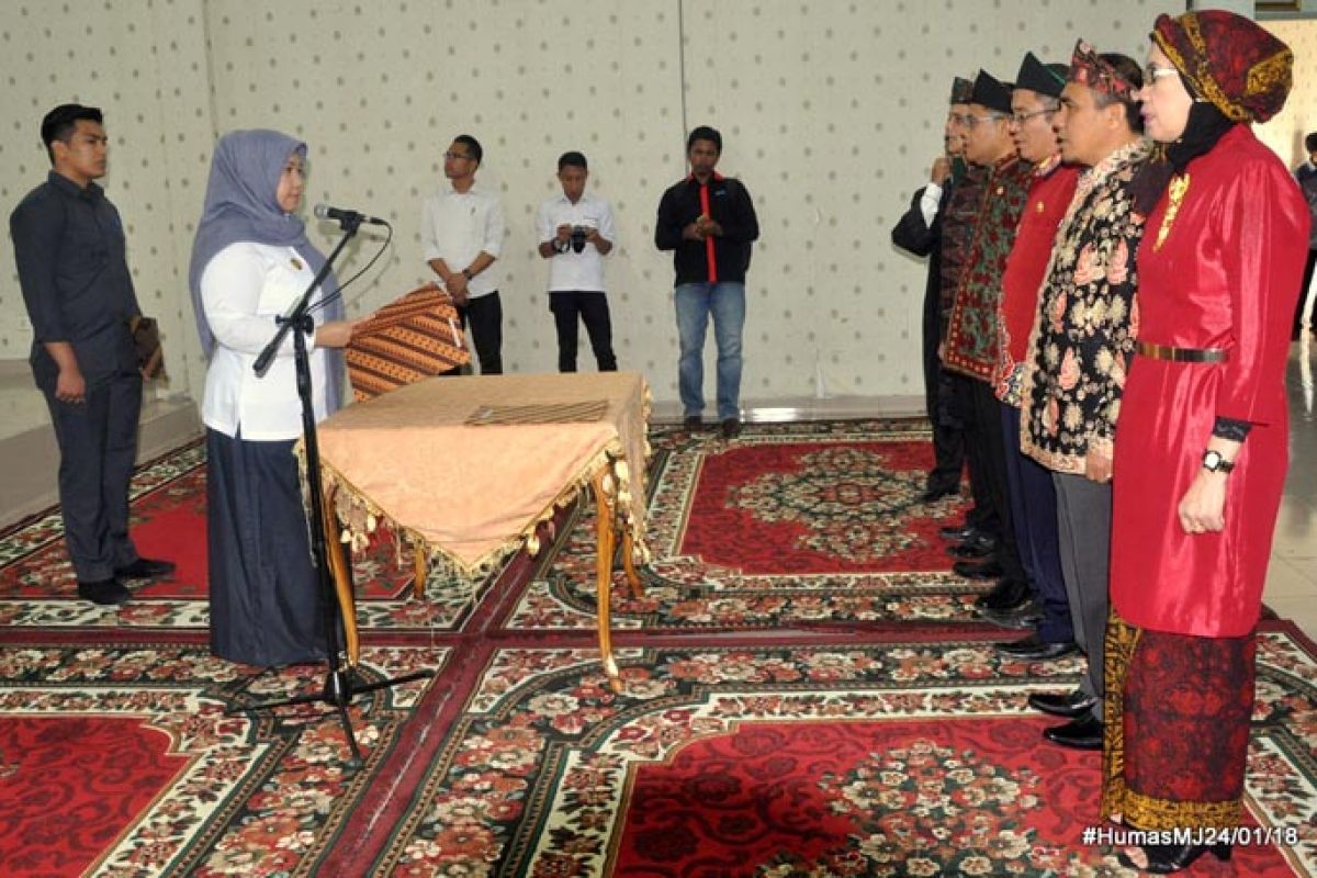 Bupati Masnah lantik lima pejabat baru