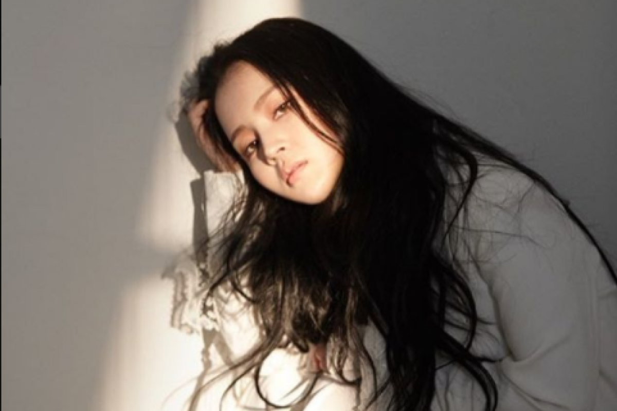 Lee Hi menangis nyanyikan "Breathe" di Golden Disc Awards