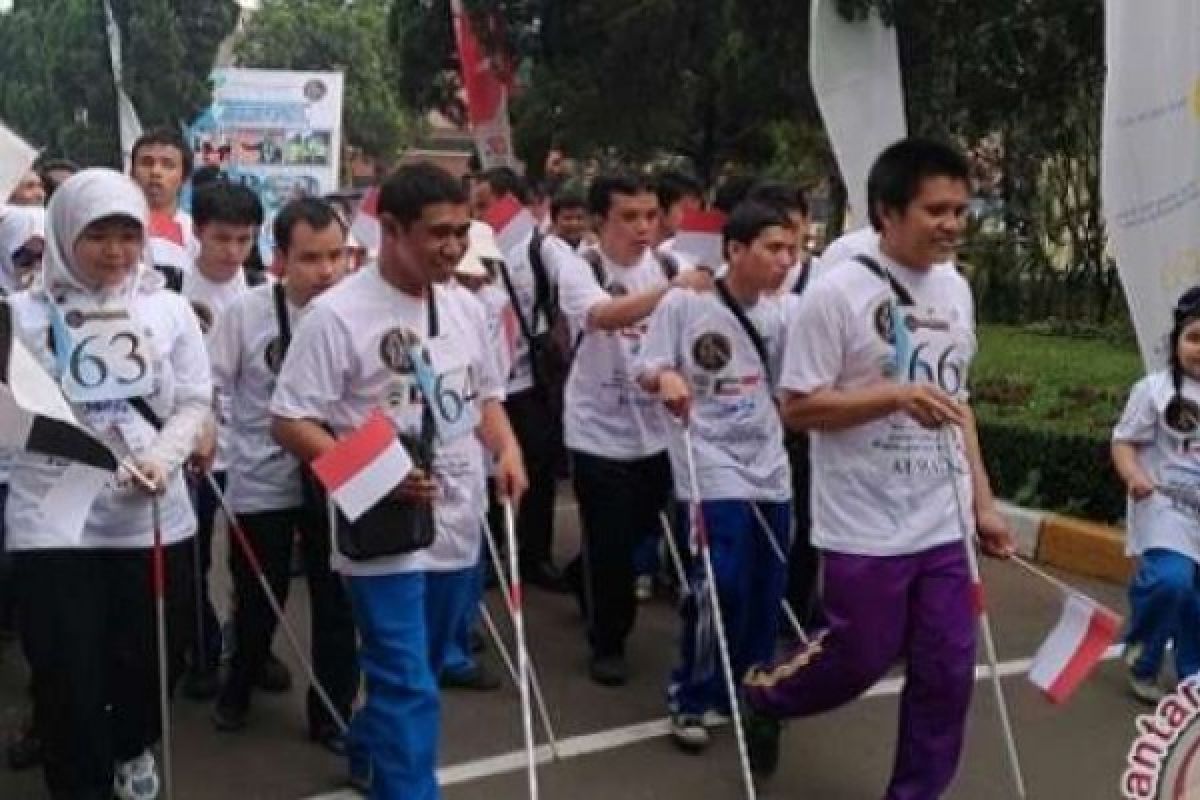 Mahasiswa UNM Ciptakan Kacamata Sensor Uang Bagi Tuna Netra