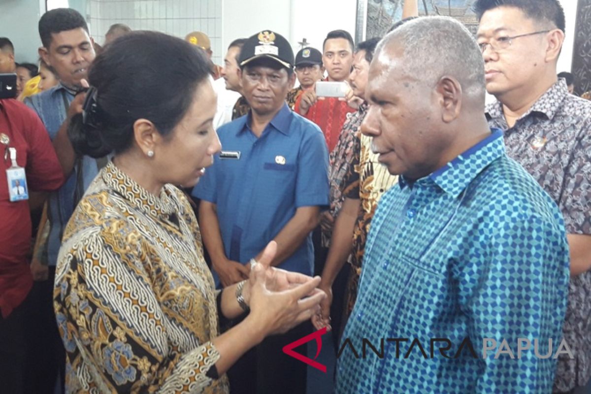 Bupati Jayapura minta landasan baru Bandara Sentani