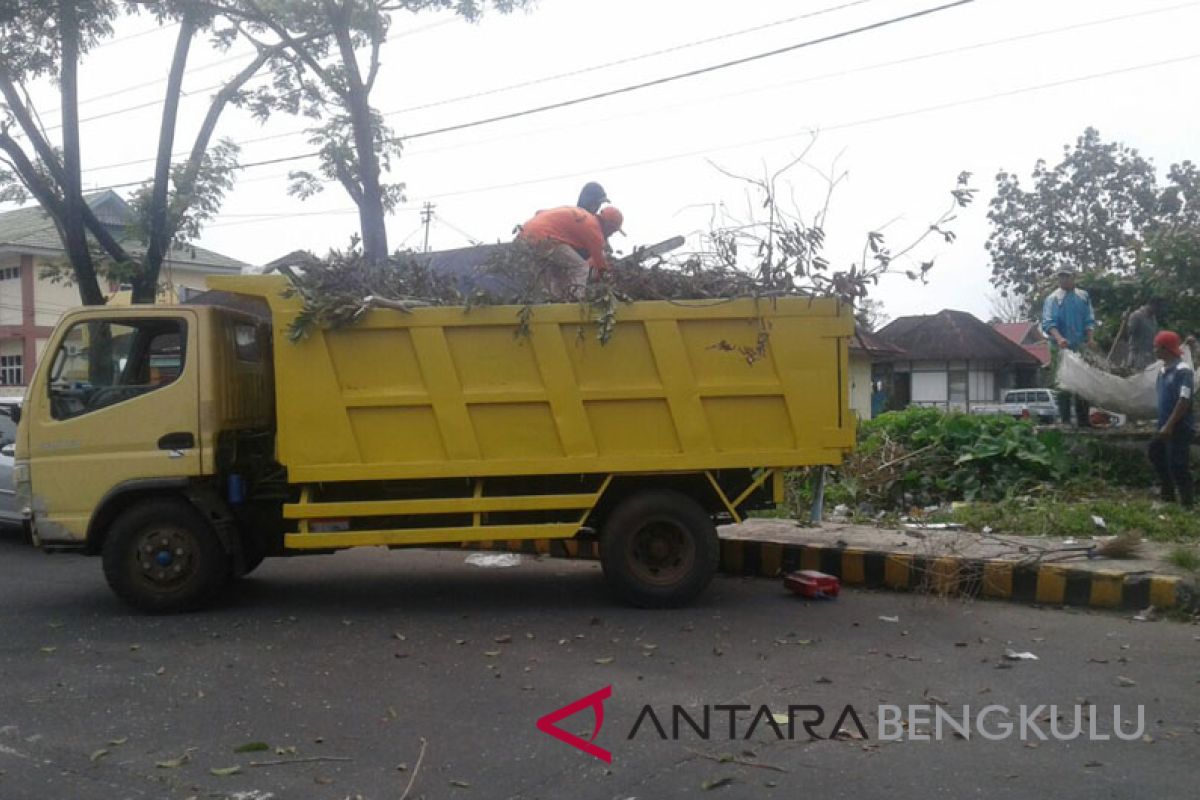 DLH Rejang Lebong beli kendaraan penarik kontainer sampah