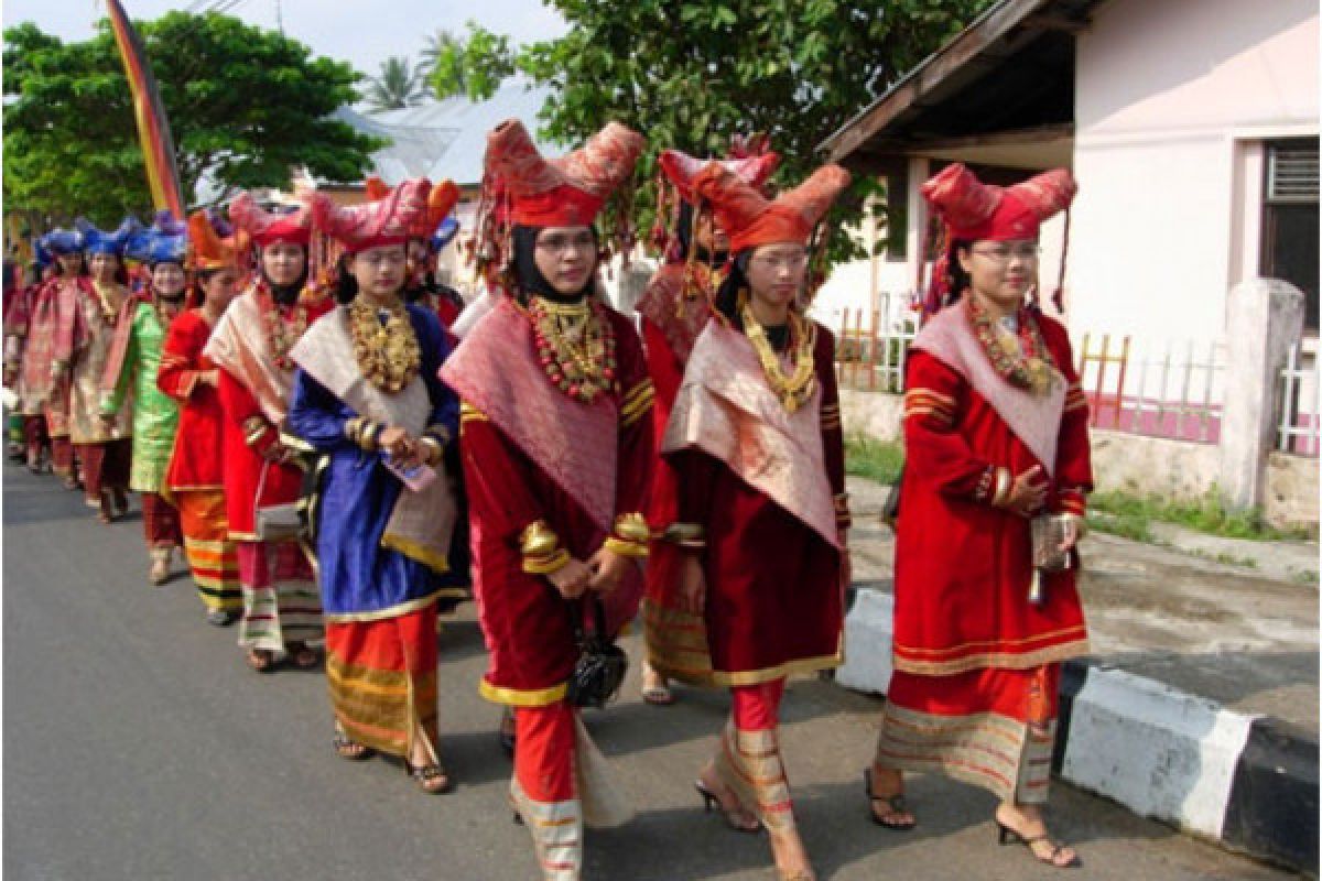 Dinas Pariwisata Sumbar gelar lomba peragaan busana Minangkabau