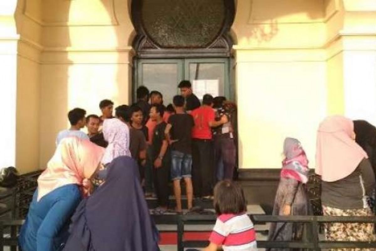 Pasca Insiden Pembakaran Istana Siak, Bupati Gelar Rapat Tertutup