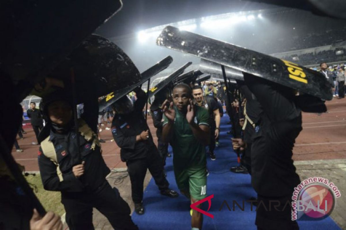 Botol minuman 600 mililiter dilarang masuk stadion