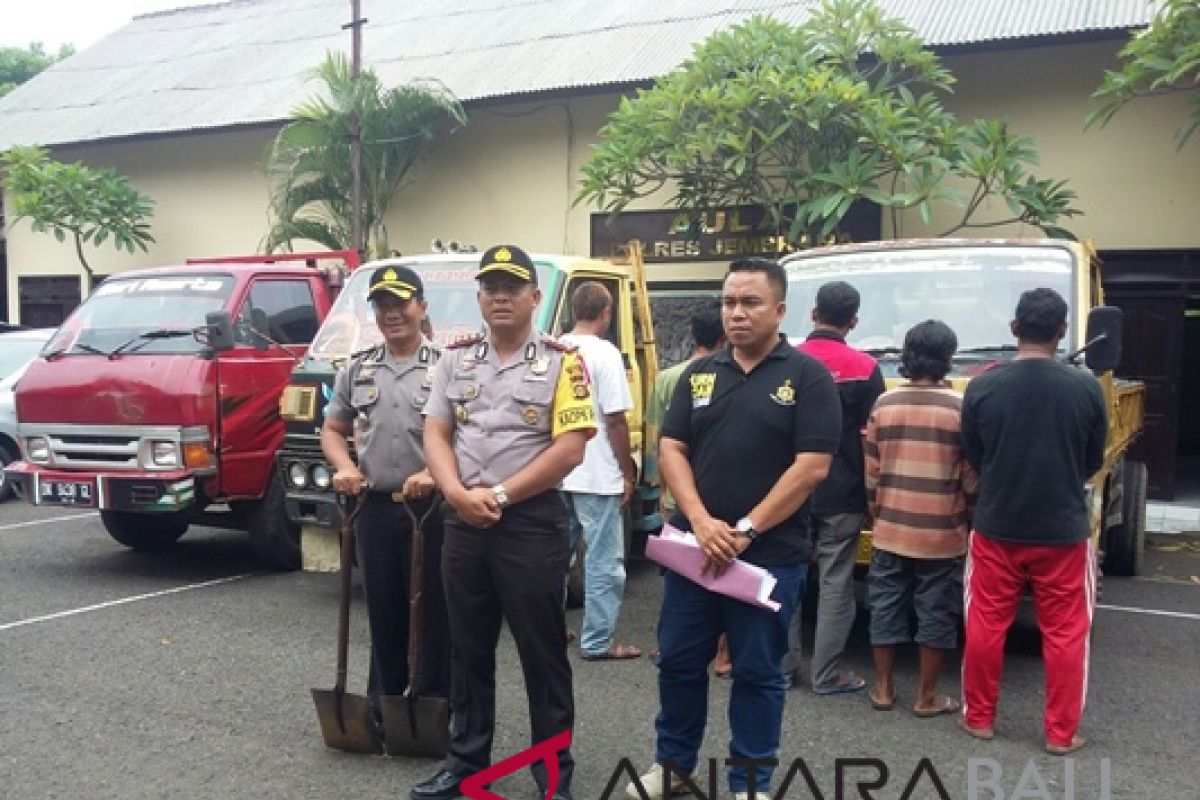 Polisi menangkap penambang liar aliran sungai