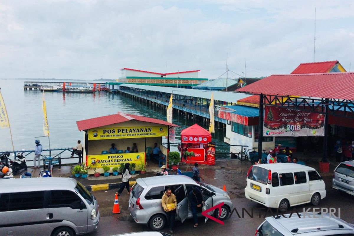Lahan parkir Pelabuhan Tanjungpinang kurang memadai