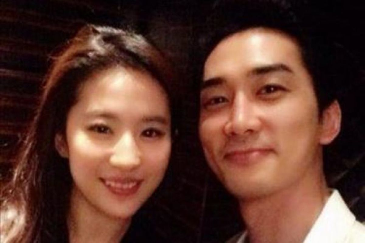 Sama sibuk, Song Seung-heon putus dari aktris Liu Yifei