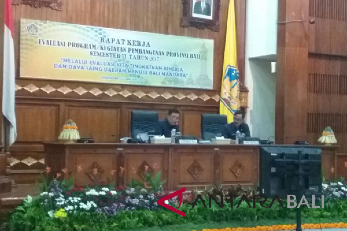 Pastika minta kabupaten keroyok upaya pengentasan kemiskinan