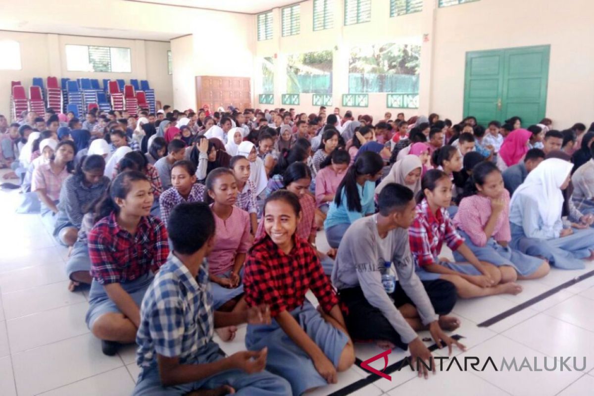 Imigrasi Ambon sosialisasi di SMA Siwalima