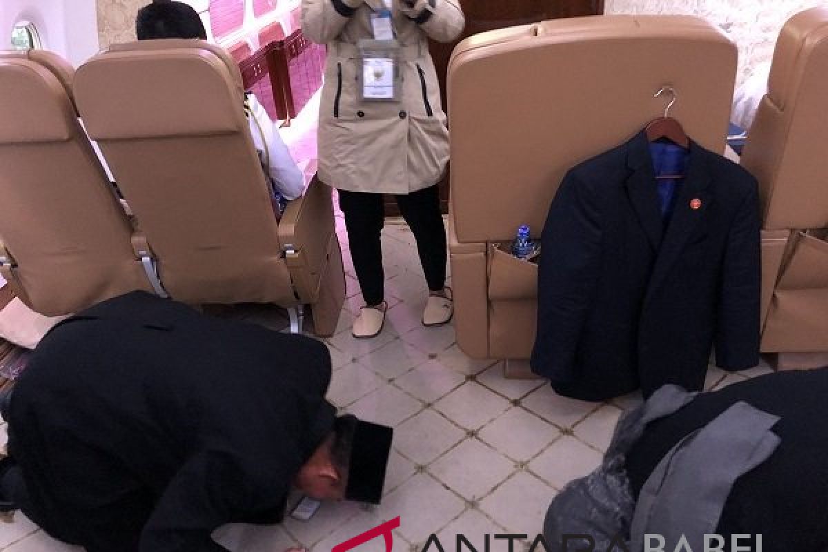 Menlu dan Komandan Paspampres sujud syukur di pesawat