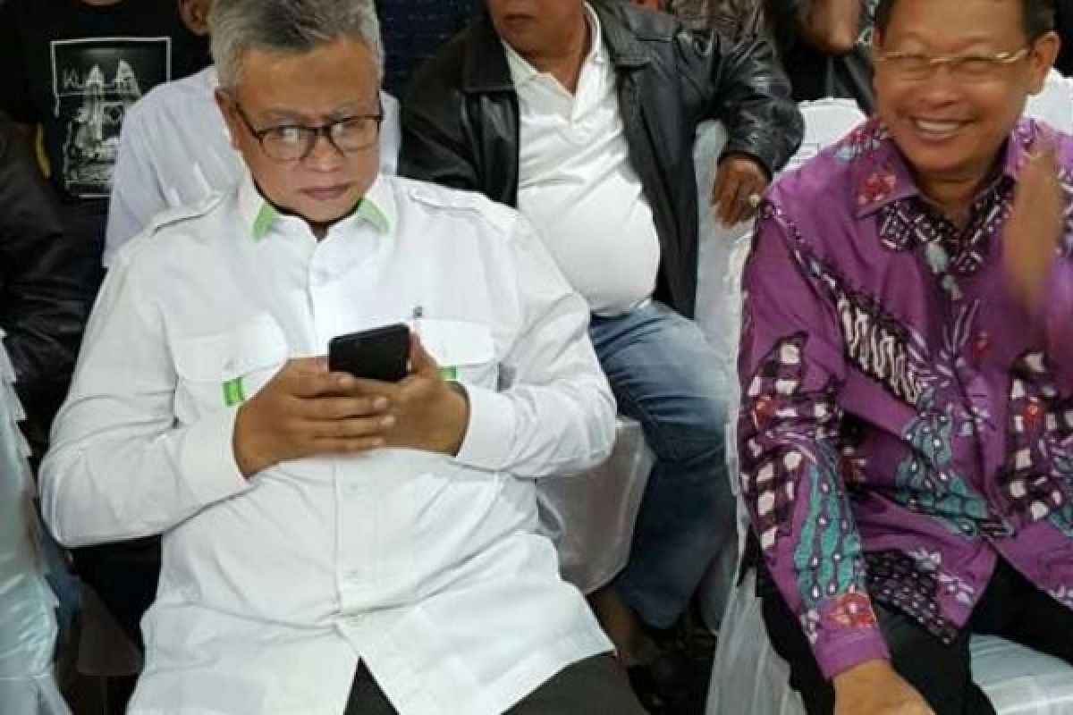 Syamsurizal-Zaini Ismail Daftar Pilgubri Tengah Malam, Ini Cerita Penolakan KPU