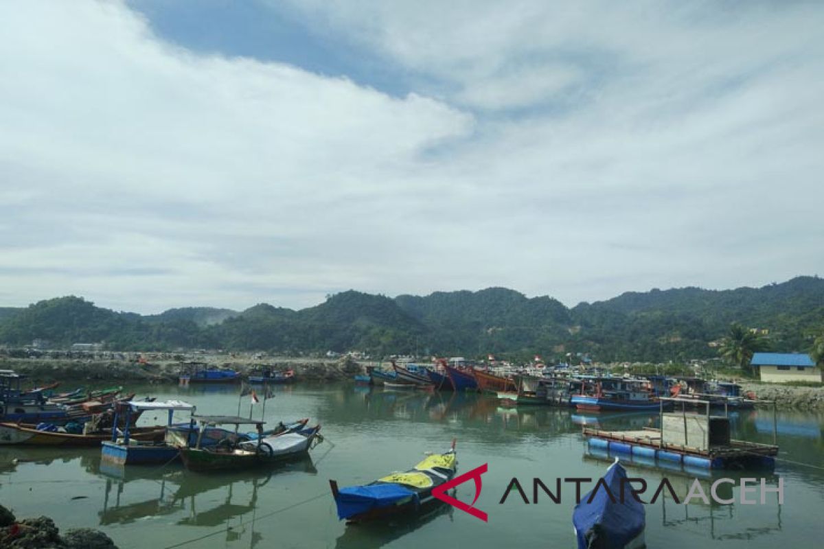 Cuaca buruk, nelayan Aceh Barat tidak melaut