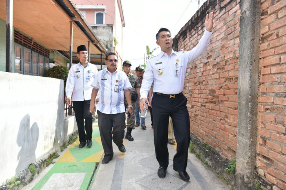 Walikota tinjau proyek penataan pemukiman