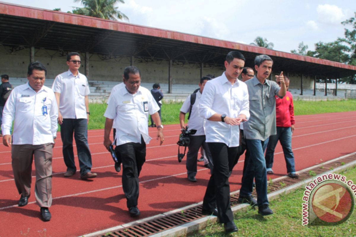 Zola tinjau stadion gubernur cup