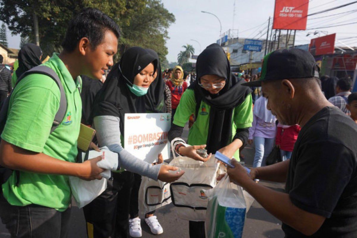 Dari anak muda sampai "orangutan" kampanyekan kesadaran bebas sampah plastik