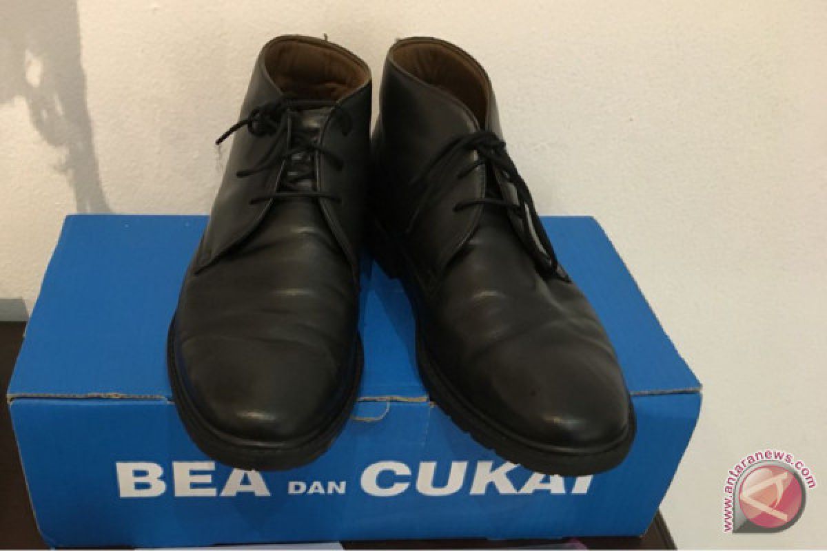 Sepatu Dirjen Bea Cukai ini dilelang mulai dari Rp1.000