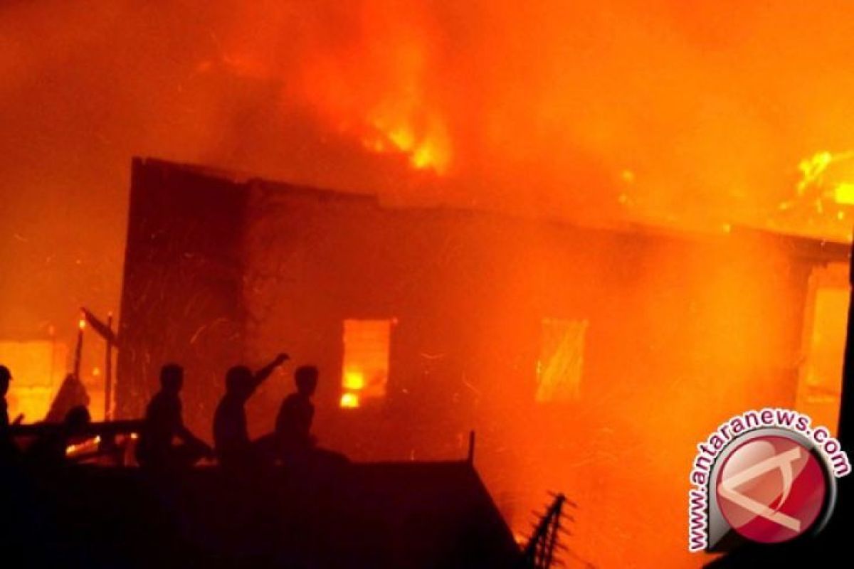 Kebakaran lahap puluhan ruko kawasan Chinatown