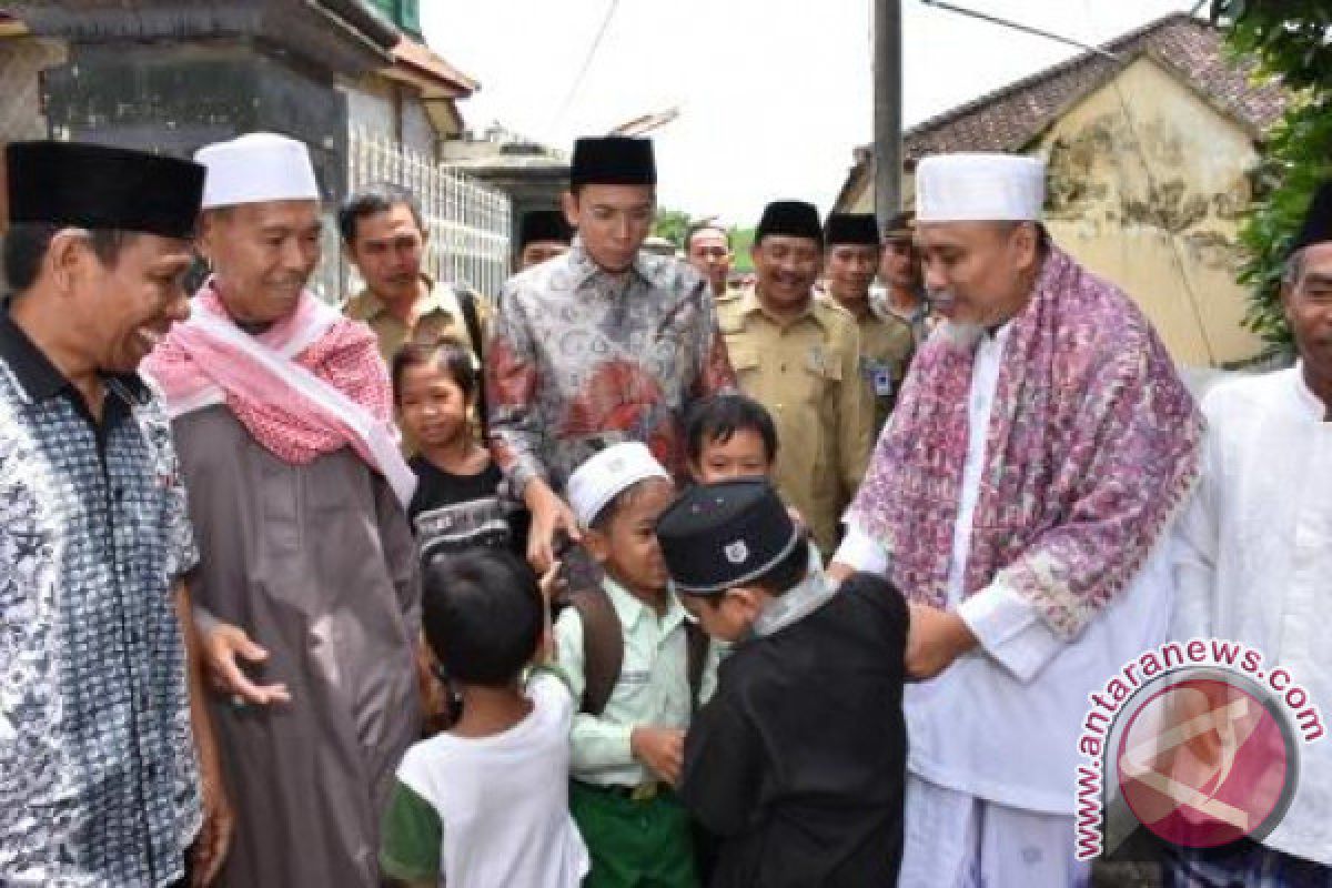 Gubernur NTB Ajak Warga Monjok dan Karang Taliwang Kokohkan Persaudaraan