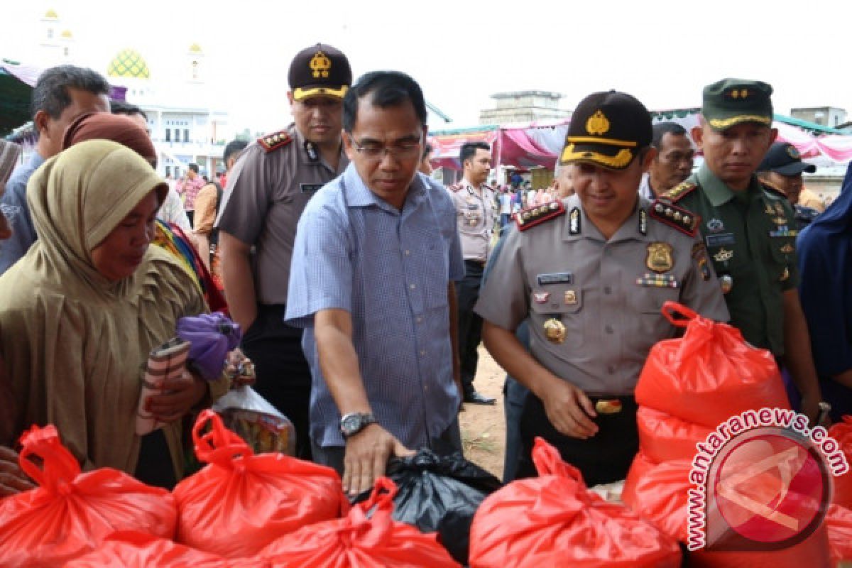 Polda Babel gelar pasar murah di Tempilang