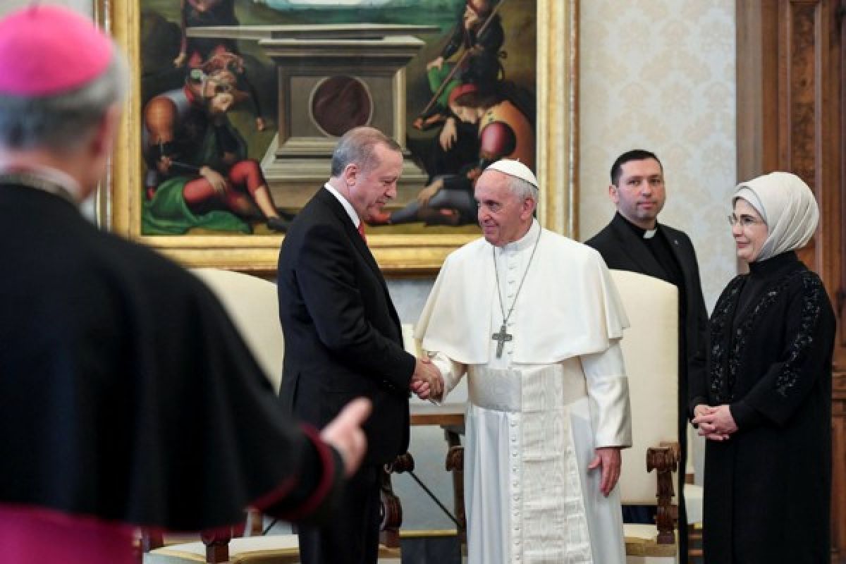 Erdogan dan Paus Francis bahas Jerusalem sementara bentrokan pecah dekat Vatikan
