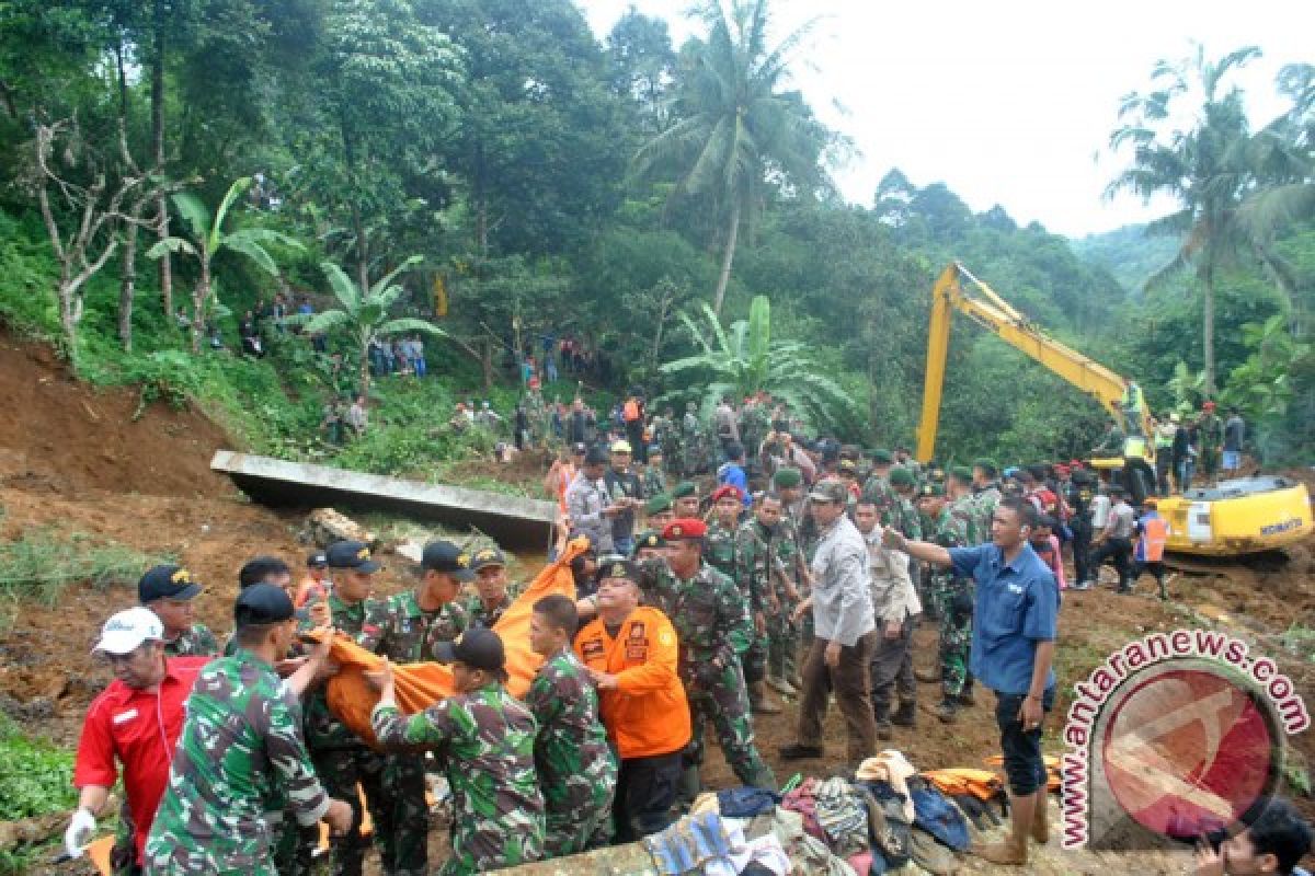 Tim gabungan nyatakan evakuasi korban longsor Cijeruk selesai